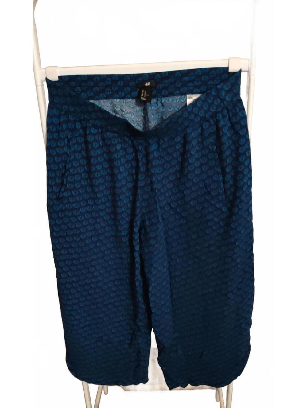 H&M - Women's pull on Capri pants - size 10 - blue/black - EUC